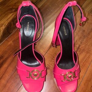 Versace shoes size 39